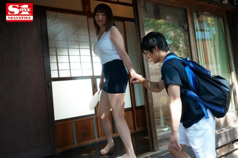 Anh chàng dâm đãng của quý khi nhìn trộm em họ cắm sừng với chồng