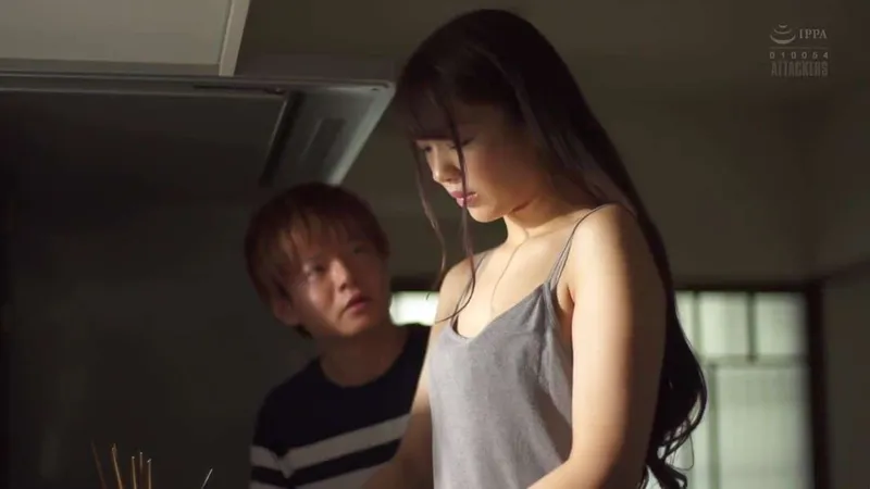 Người tình của chị gái xoạc cô em vợ yêu đang thương tâm vì thất tình