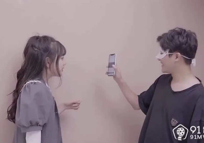 Tống tình bạn gái khi phát hiện clip móc lồn trên điện thoại