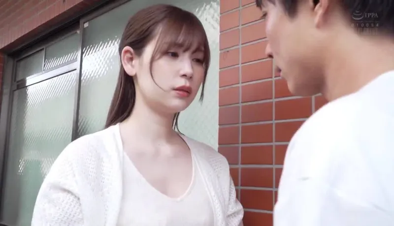 Anh xã tẻ nhạt, người vợ nhận ra cậu thanh niên nhà kề bên tốt hơn