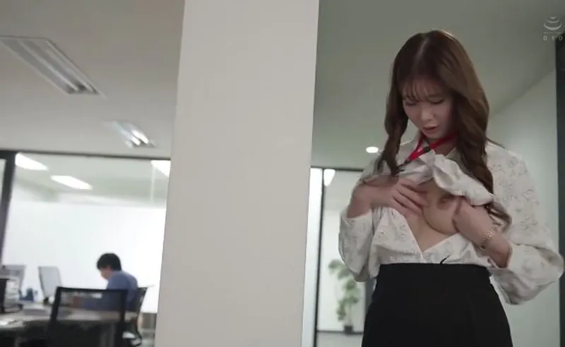 Bí ẩn đằng sau cô nhân viên ngoại hình chỉn chu nghiêm nghị hóa ra là "nữ hoàng dâm đãng" đích thực.