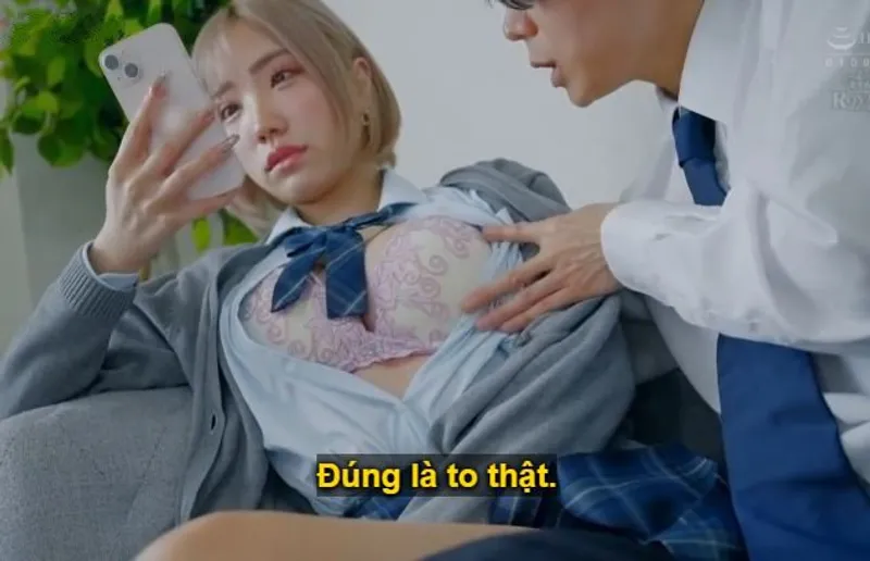 Cô học trò băng giá chỉ quan tâm đến tiền bạc, chàng trai muốn làm gì cô ấy cũng được.